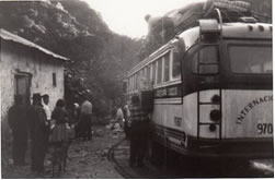 アンデス山中のクスコエクスプレス・バス