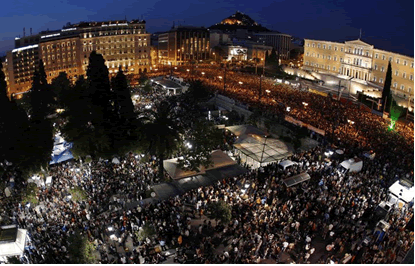 出典：2011年3月29日にアテネで行われた緊縮財政反対デモ（10万人参加） Wikipedia