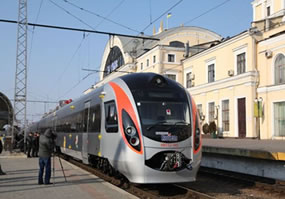 ウクライナを疾走する韓国現代重工製高速鉄道