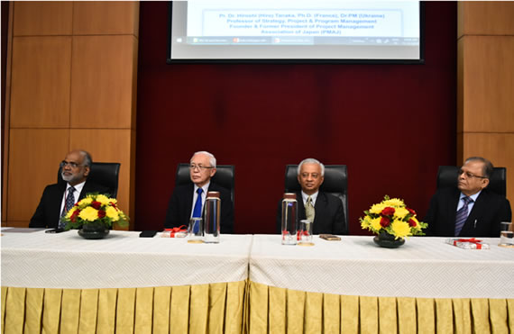大会首脳 左から政府代表、田中、大会総裁(前首相筆頭補佐官)、Jain組織委員長